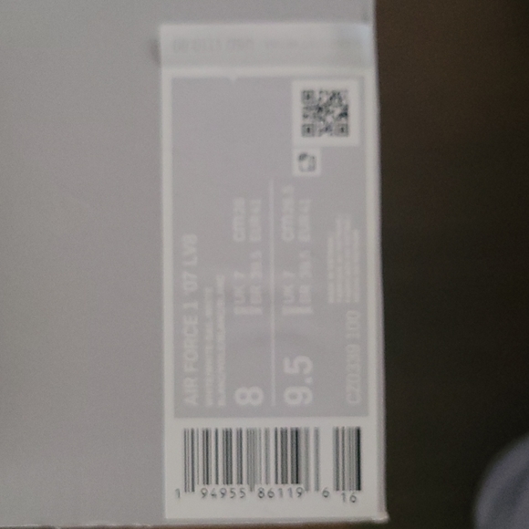 Nike Air Force 1 '07 LV8 Size 8 - Picture 4 of 5